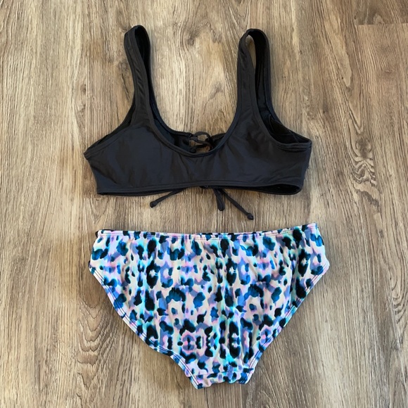 Bikini - Picture 3 of 3